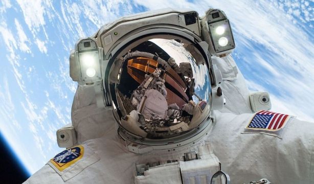 La NASA permitirá llevar teléfonos móviles al espacio por primera vez. Fuente: Europa Press.