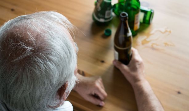 Descubren alteraciones genéticas "clave" en el cerebro de personas con alcoholismo