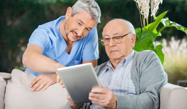 Presentan la 'Guía Sénior para Hacernos Cultos Digitales'. Foto: Bigstock. Presentan la 'Guía Sénior para Hacernos Cultos Digitales'. Foto: Bigstock.