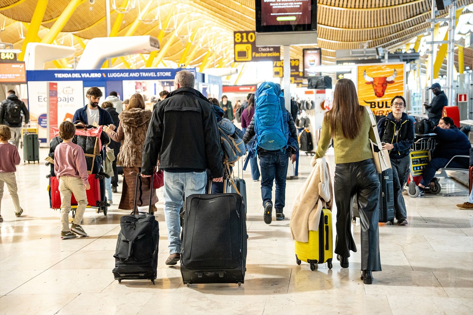 EuropaPress 7179477 viajeros aeropuerto adolfo suarez madrid barajas 19 diciembre 2025 madrid