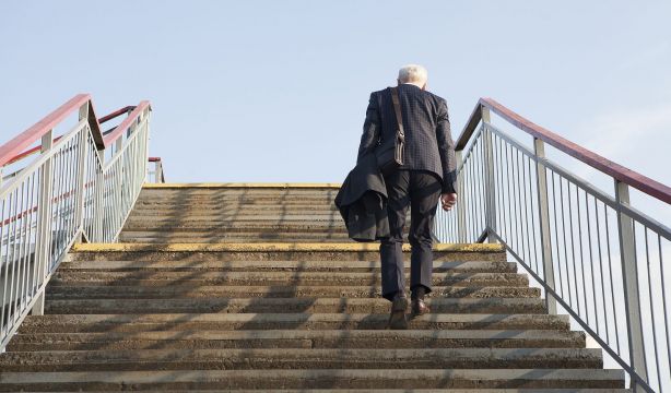 Edadismo laboral: la contratación de mayores de 45 años, en caída libre en el comienzo de 2026