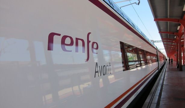 Unos 400 pasajeros se quedan tirados en el andén de la estación de Valladolid 
