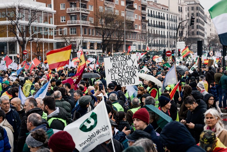 EuropaPress 7282520 decenas agricultores concentracion plaza colon 11 febrero 2026 madrid