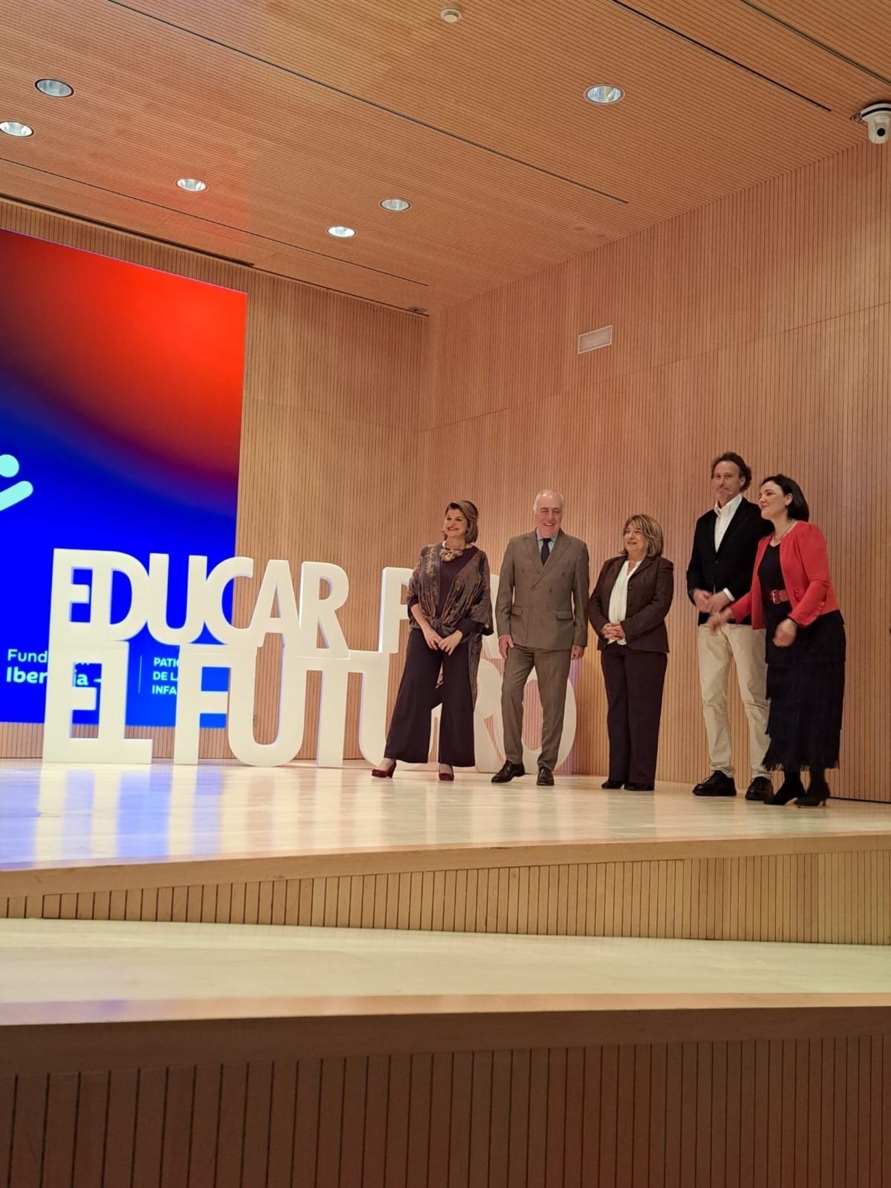 Fundación Ibercaja inaugura con Víctor Küppers una edición especial de “Educar para el futuro”