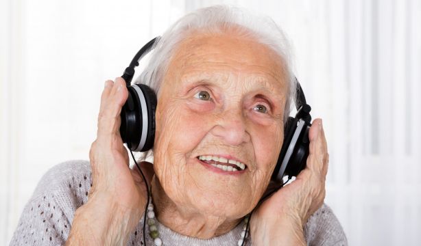 La música como herramienta de bienestar para las personas mayores