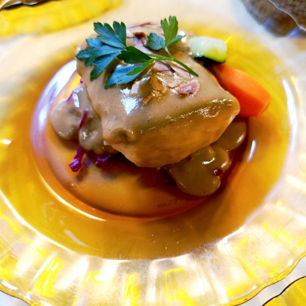 merluza en salsa de almendras y azafrán