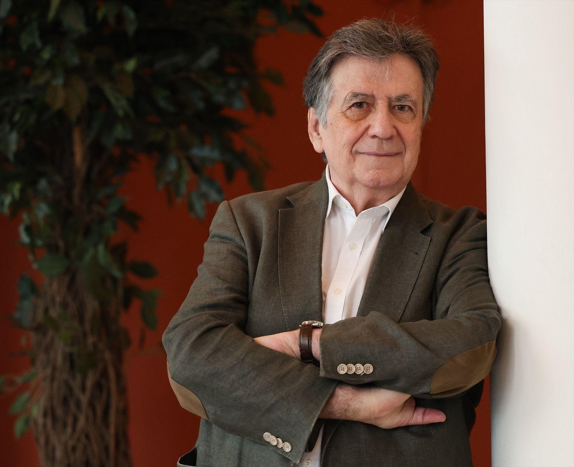 Luis Landero: "El móvil para la mente es tan tóxico como la nicotina para los pulmones"