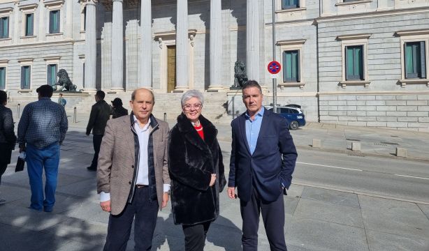 La Ley contra el Maltrato al Mayor, a las puertas del Congreso de los Diputados (Foto: Pablo Recio)