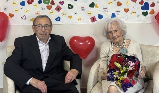 Parejas que siguen su amor en la residencia: sus consejos para una relación duradera  