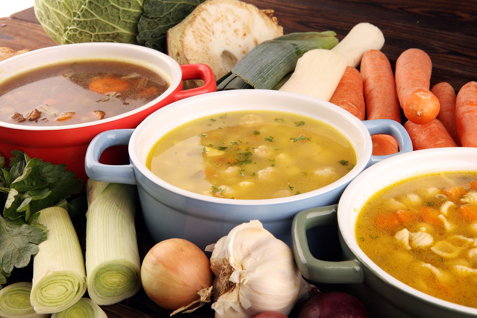 El truco del chef para guardar caldos sin llenar el congelador. Foto: Bigstock.