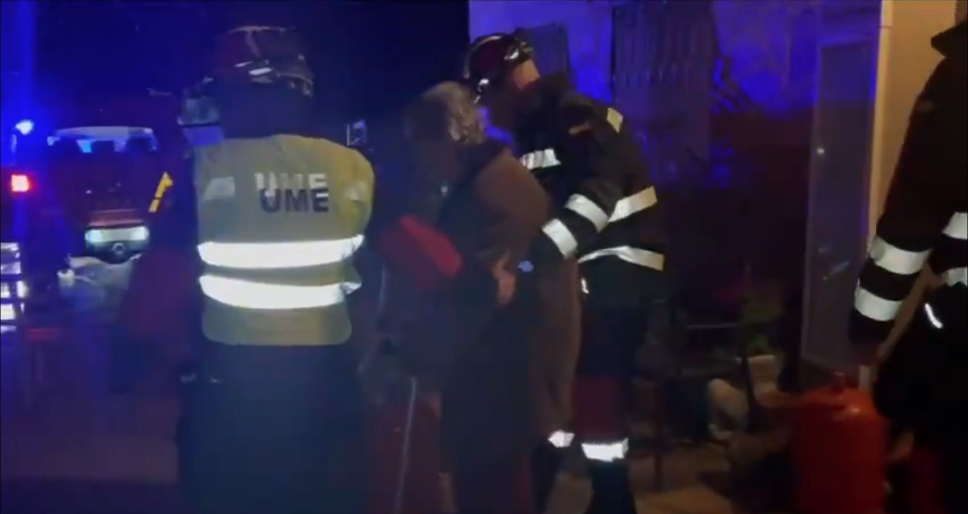 Rescate al límite a un matrimonio mayor aislado por la crecida del arroyo en Fuente el Fresno