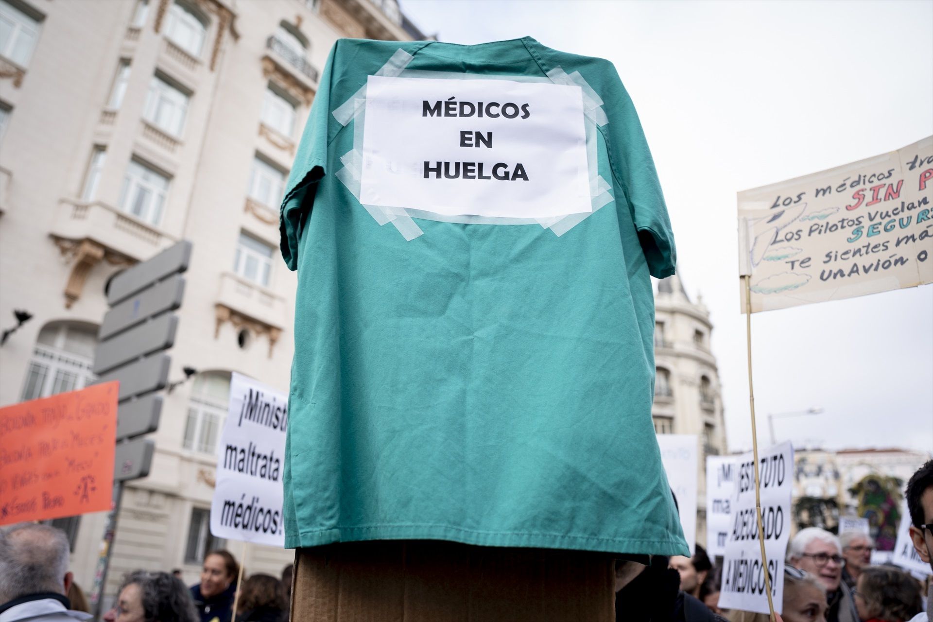 Los médicos van a la huelga en toda España para pedir un Estatuto Marco propio