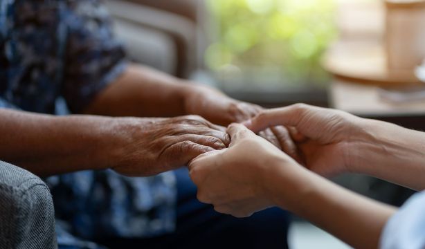 Vínculos, casa e identidad: el triángulo del buen envejecer