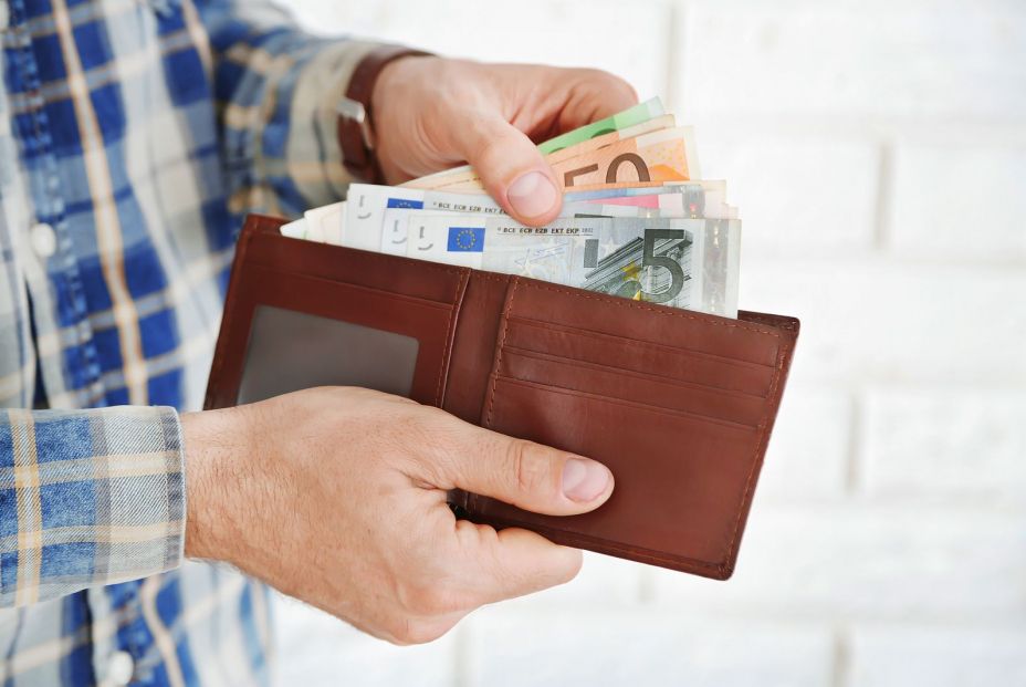 ¿Cuánto dinero se puede llevar en efectivo? Hacienda responde