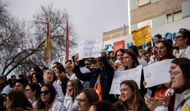 Los sindicatos de médicos califican de éxito el primer día de huelga por un Estatuto Marco propio