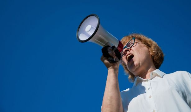 Los mayores felicitan a 65YMÁS por su séptimo aniversario: "Sois un altavoz necesario" (Bigstock)