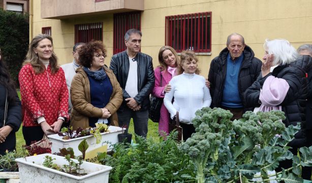 Huertos comunitarios para fomentar el envejecimiento activo de personas mayores. Foto: Europa Press.