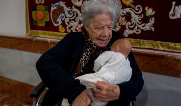 Terapia con muñecas para personas con demencia