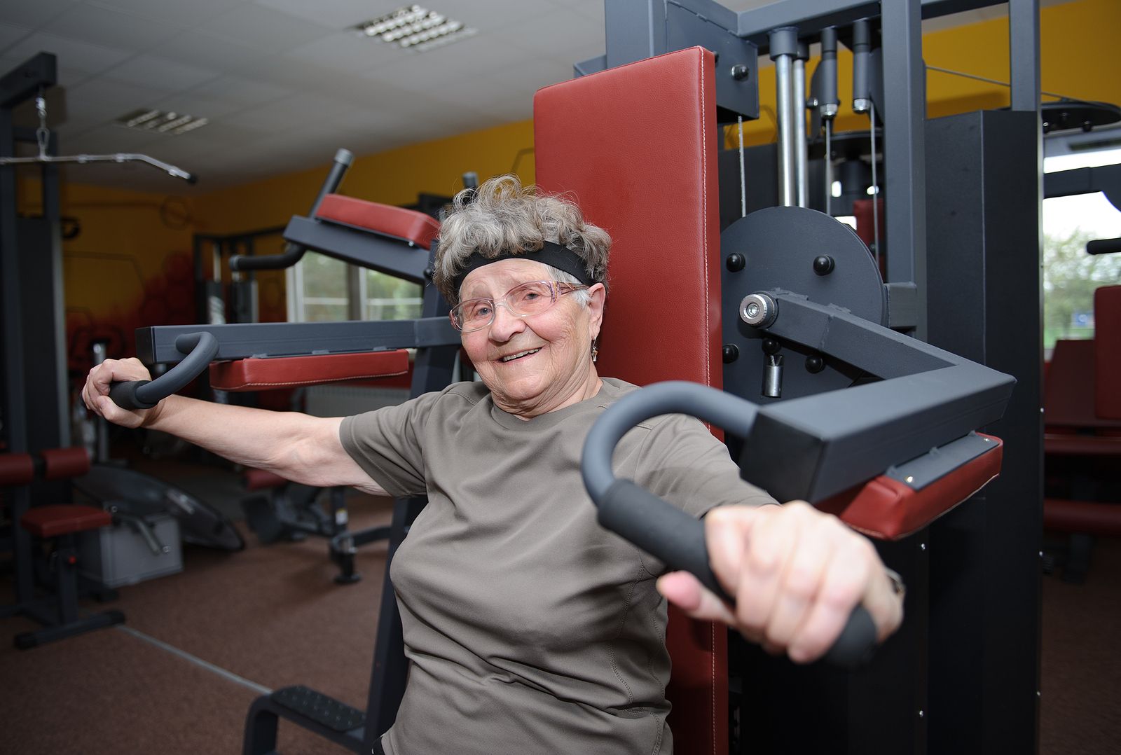 A más fuerza muscular en mujeres mayores, menos riesgo de morir (Bigstock)