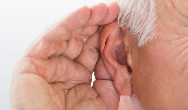El pódcast 'Club de los 60' ofrece consejos para afrontar la pérdida sensorial con la edad. Fuente: BigStock.