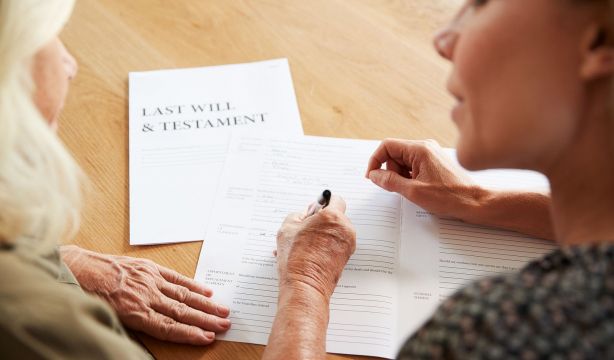 CaixaBank se alía con Legálitas y ofrece a sus clientes un servicio gratuito para hacer testamento