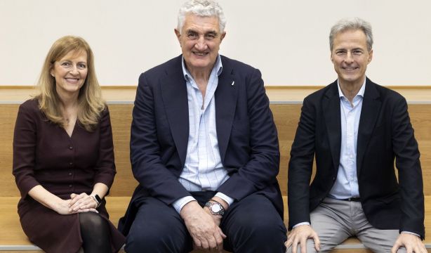 Fernando Romay apoyará la difusión y el conocimiento de la hipoteca inversa entre los sénior