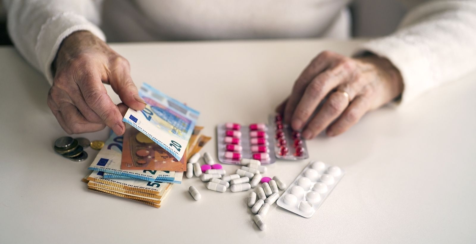 Carlos Uribe: “A partir de los 70 años se paga de media un 35% más en el seguro de salud”. Foto: bigstock