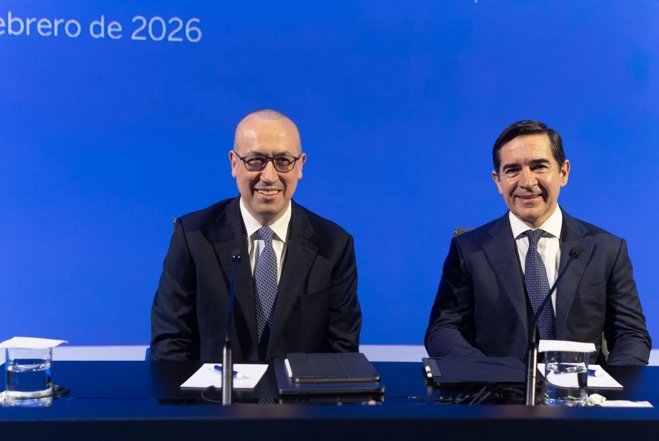 EuropaPress 7267383 presidente bbva carlos torres vila consejero delegado onur genc presentan