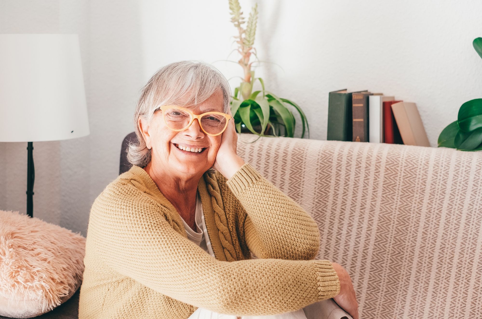Vivir sola, una oportunidad de crecimiento personal para las mujeres mayores (Bigstock)