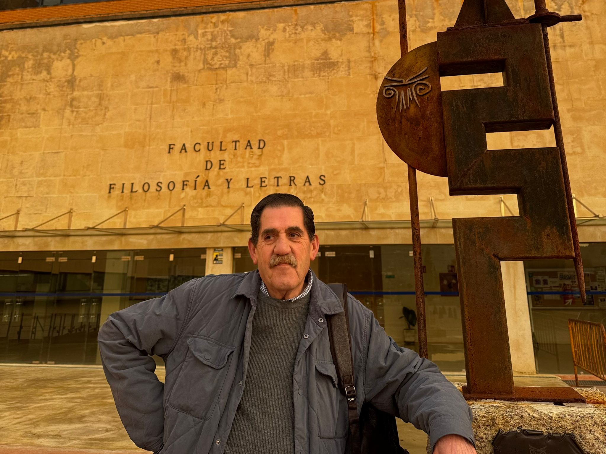 Miguel Ángel Bravo, universitario a los 65 años: "Me siento más joven, con más vitalidad". Imagen cedida por Bravo.