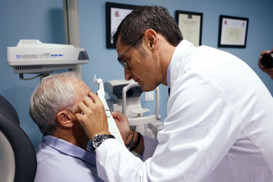 A las personas con miopía alta, hipertensión o antecedentes familiares se les recomiendan revisiones periódicas. Fuente: Europa Press. A las personas con miopía alta, hipertensión o antecedentes familiares se les recomiendan revisiones periódicas. Fuente: Europa Press.