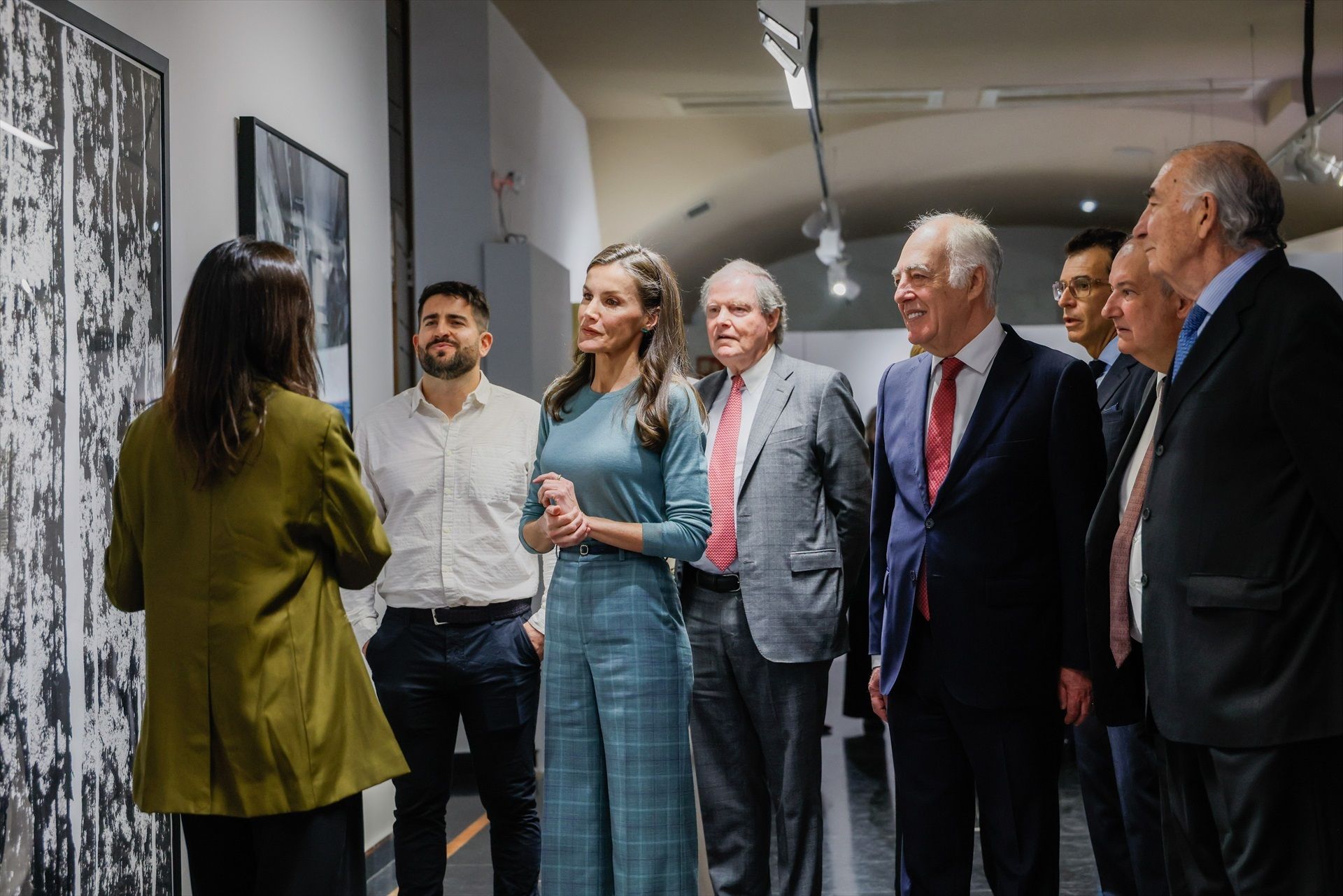 La Reina Letizia visita la sede de Fundación Ibercaja en Huesca y preside el Tour del talento