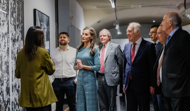La Reina Letizia visita la sede de Fundación Ibercaja en Huesca y preside el Tour del talento