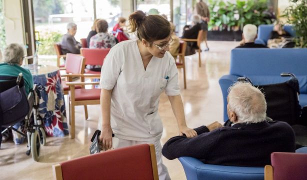 Denuncian la "situación crítica" de las residencias de mayores por la falta de enfermeras