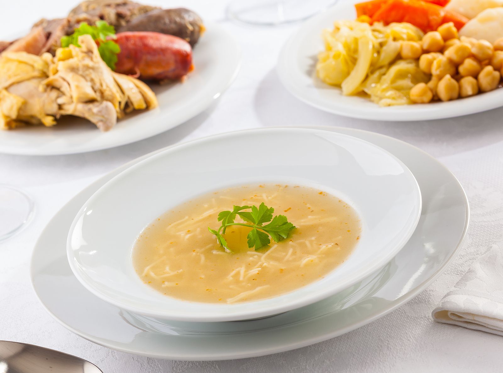 Receta de cocido madrileño como el del Restaurante Malacatín (el mejor puchero desde 1895). Foto: Bigstock