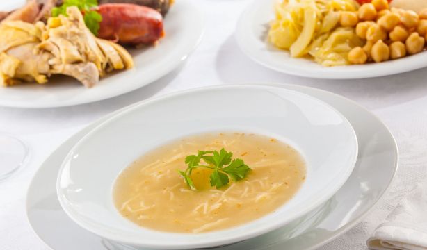 Receta de cocido madrileño como el del Restaurante Malacatín (el mejor puchero desde 1895). Foto: Bigstock