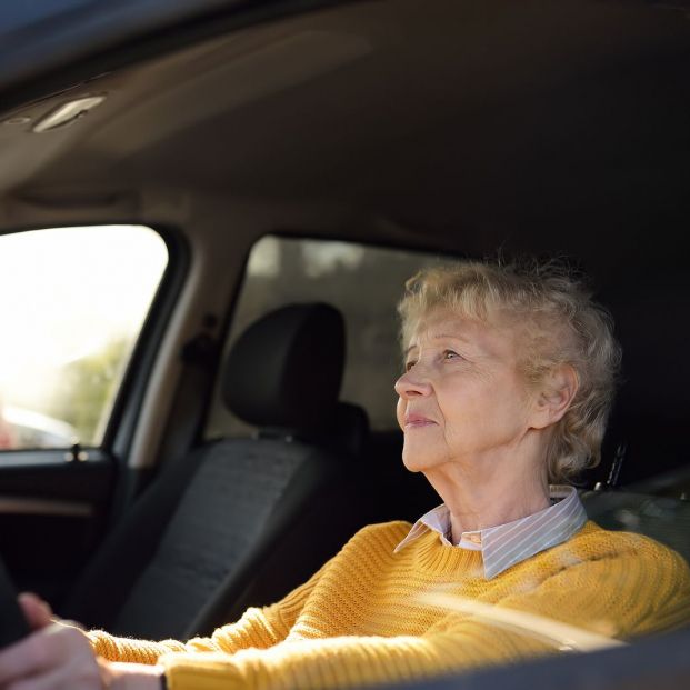 Consejos para que los mayores conduzcan con frío de forma seguridad
