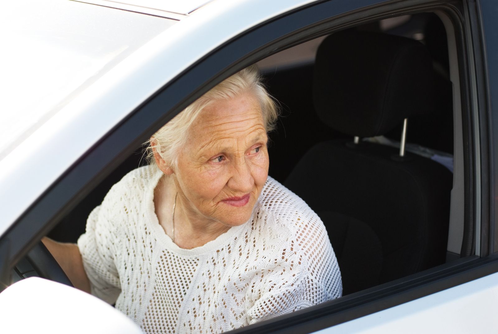 Consejos para que los mayores conduzcan en invierno de forma segura