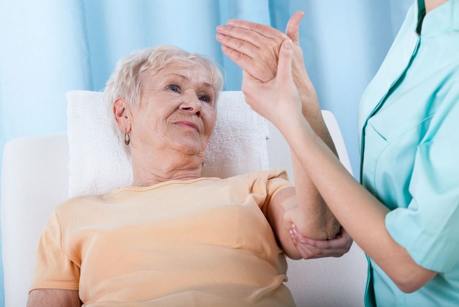Una senior se recupera de una fractura. (Bigstock)