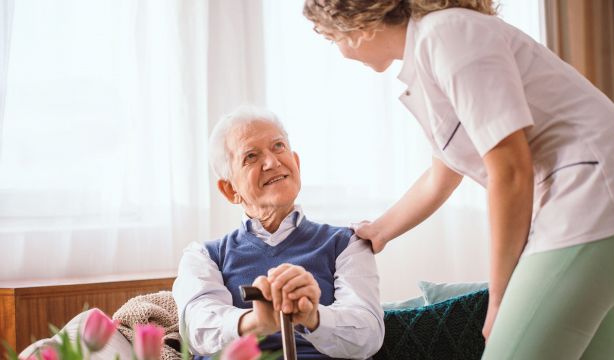 15 centros de mayores se adhieren al programa 'Desatar 2.0' de CEOMA en lo que va de 2026 (Bigstock)