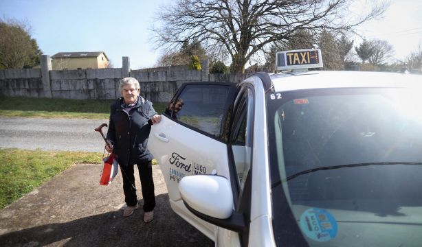El servicio de taxi bajo demanda para zonas rurales de Lugo, en marcha