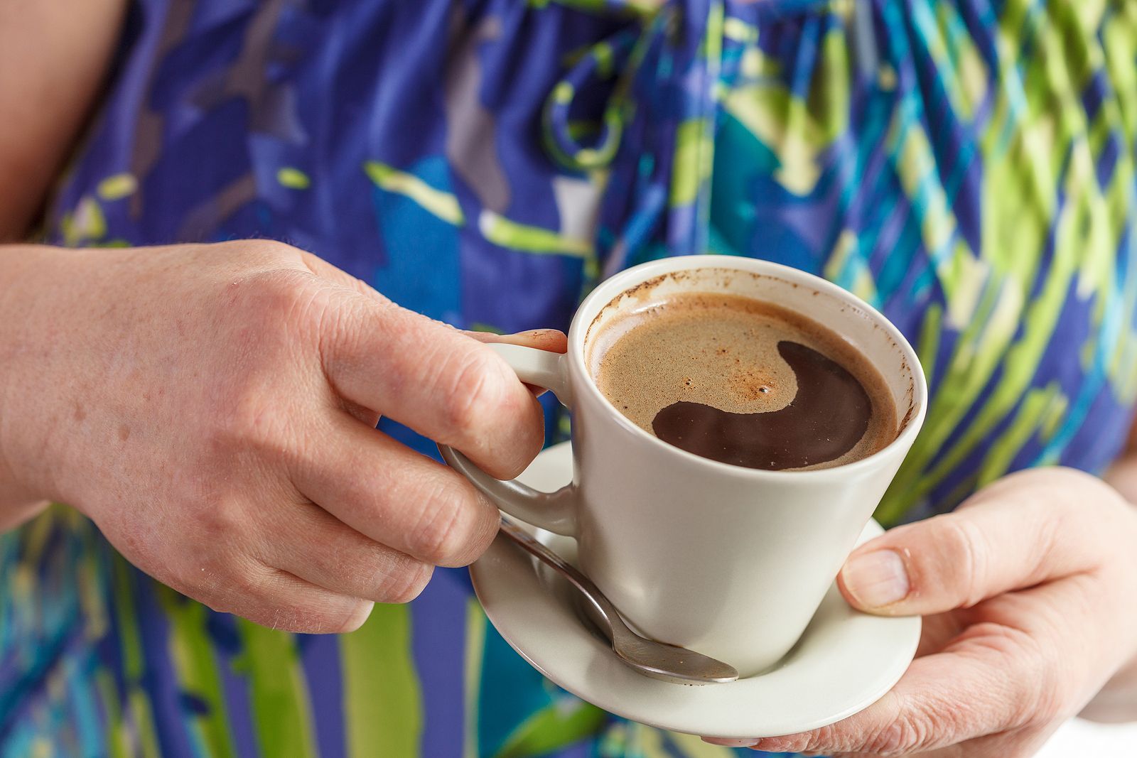 Así afectan las bebidas calientes a la sensibilidad dental