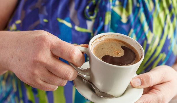 Así afectan las bebidas calientes a la sensibilidad dental