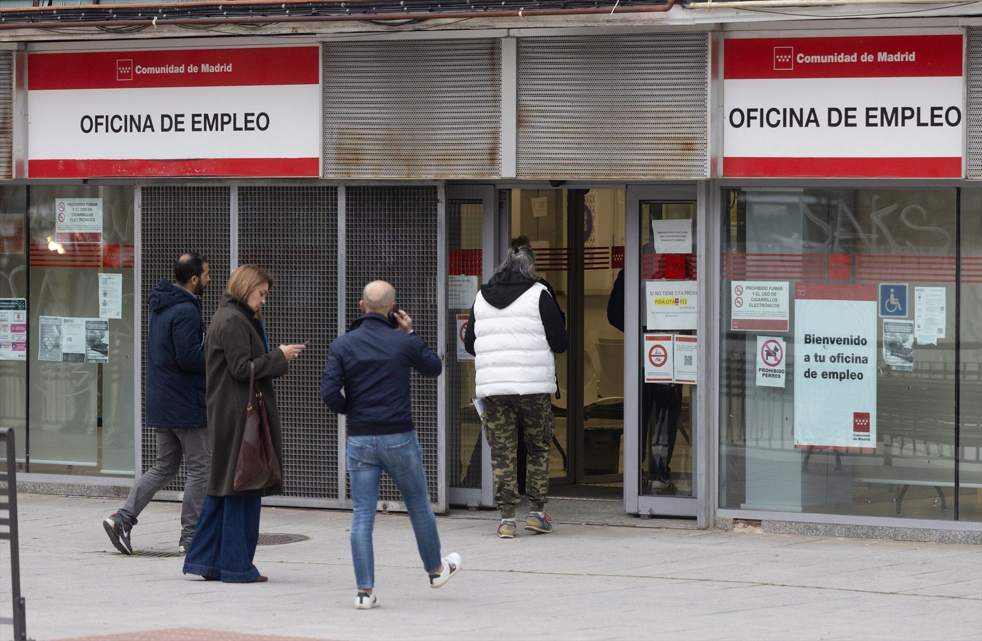 España gana 97.000 empleos en febrero, pero el paro sube en 3.600 personas