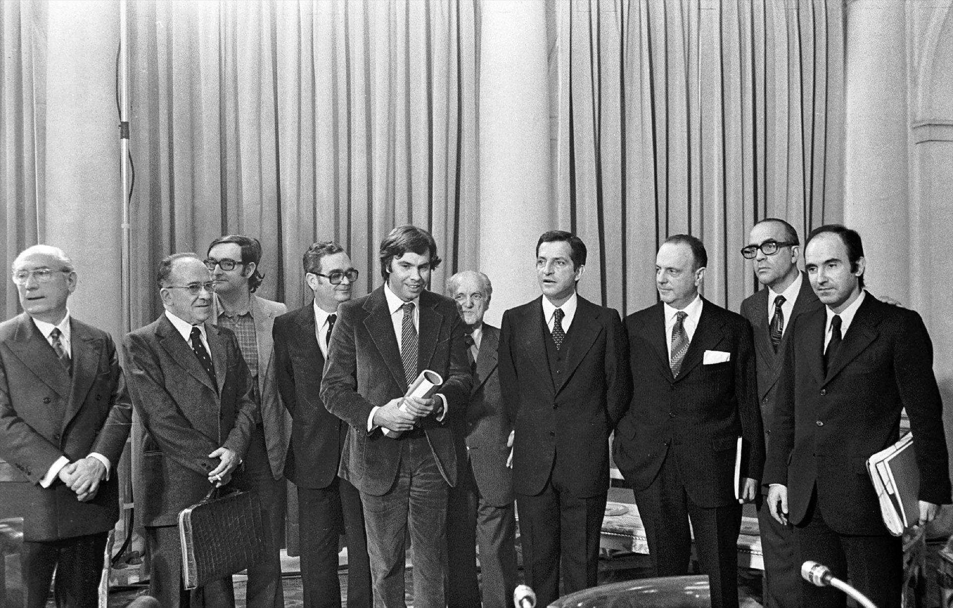 EuropaPress 4828850 madrid 25 octubre 1978 firma palacio moncloa acuerdo programa saneamiento EuropaPress 4828850 madrid 25 octubre 1978 firma palacio moncloa acuerdo programa saneamiento