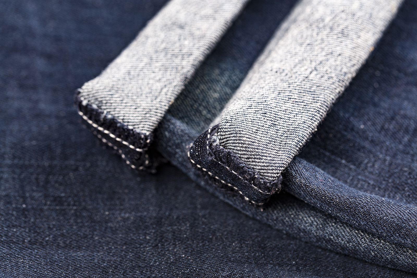 Cómo recoger el dobladillo de los pantalones sin coser