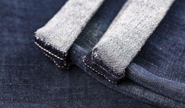 Cómo recoger el dobladillo de los pantalones sin coser