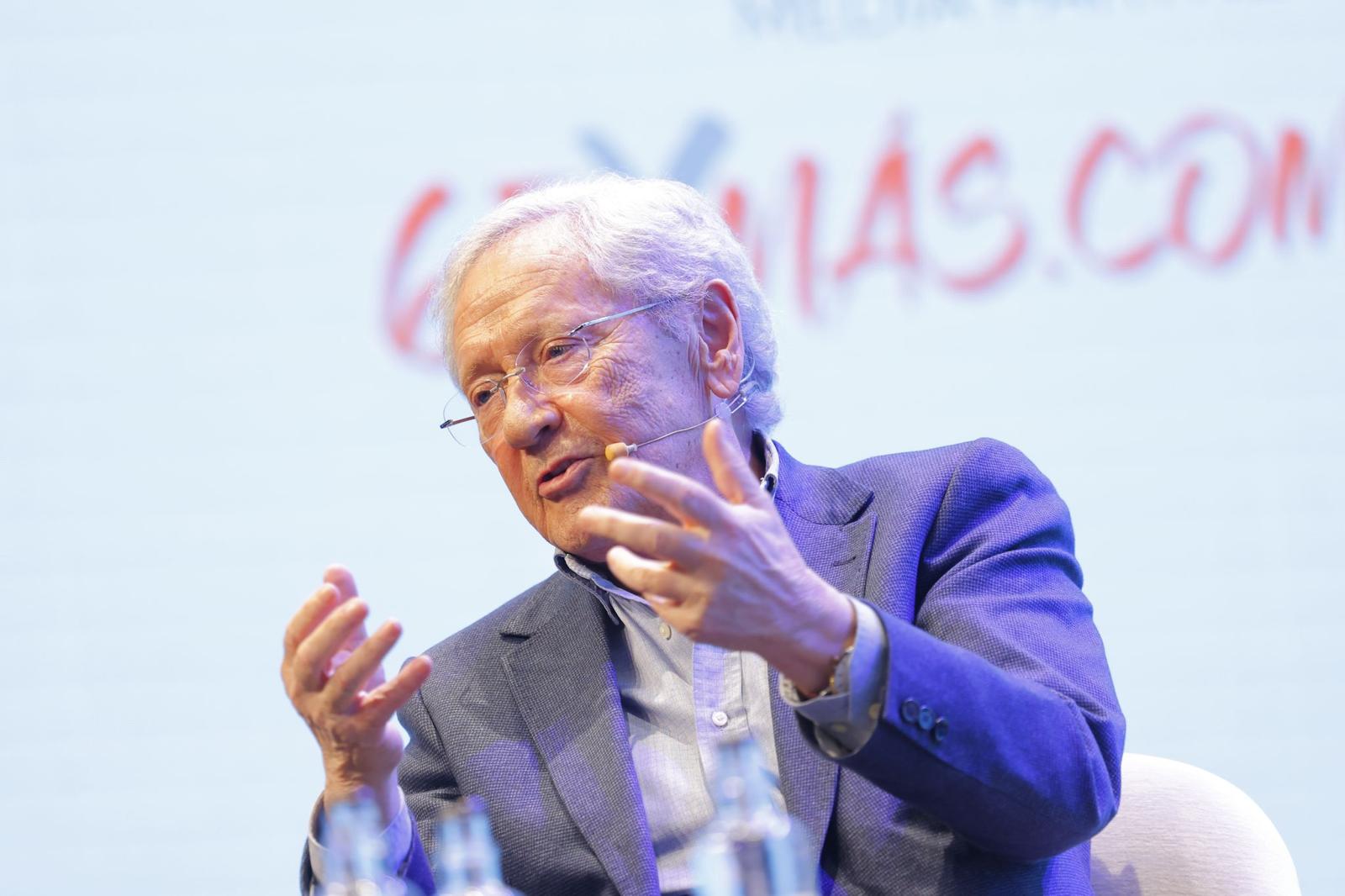 Artículo de Asjubi40: "Adiós a Fernando Ónega: La voz que nos dio un lugar"