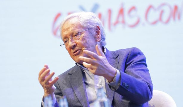 Artículo de Asjubi40: Adiós a Fernando Ónega, la voz que nos dio un lugar