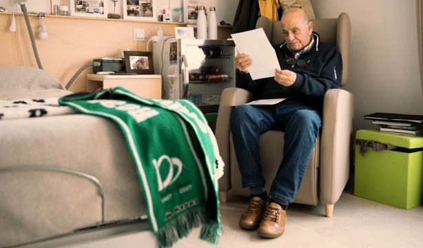 La Fundación Real Betis acompaña a sus mayores con cartas contra la soledad no deseada La Fundación Real Betis acompaña a sus mayores con cartas contra la soledad no deseada